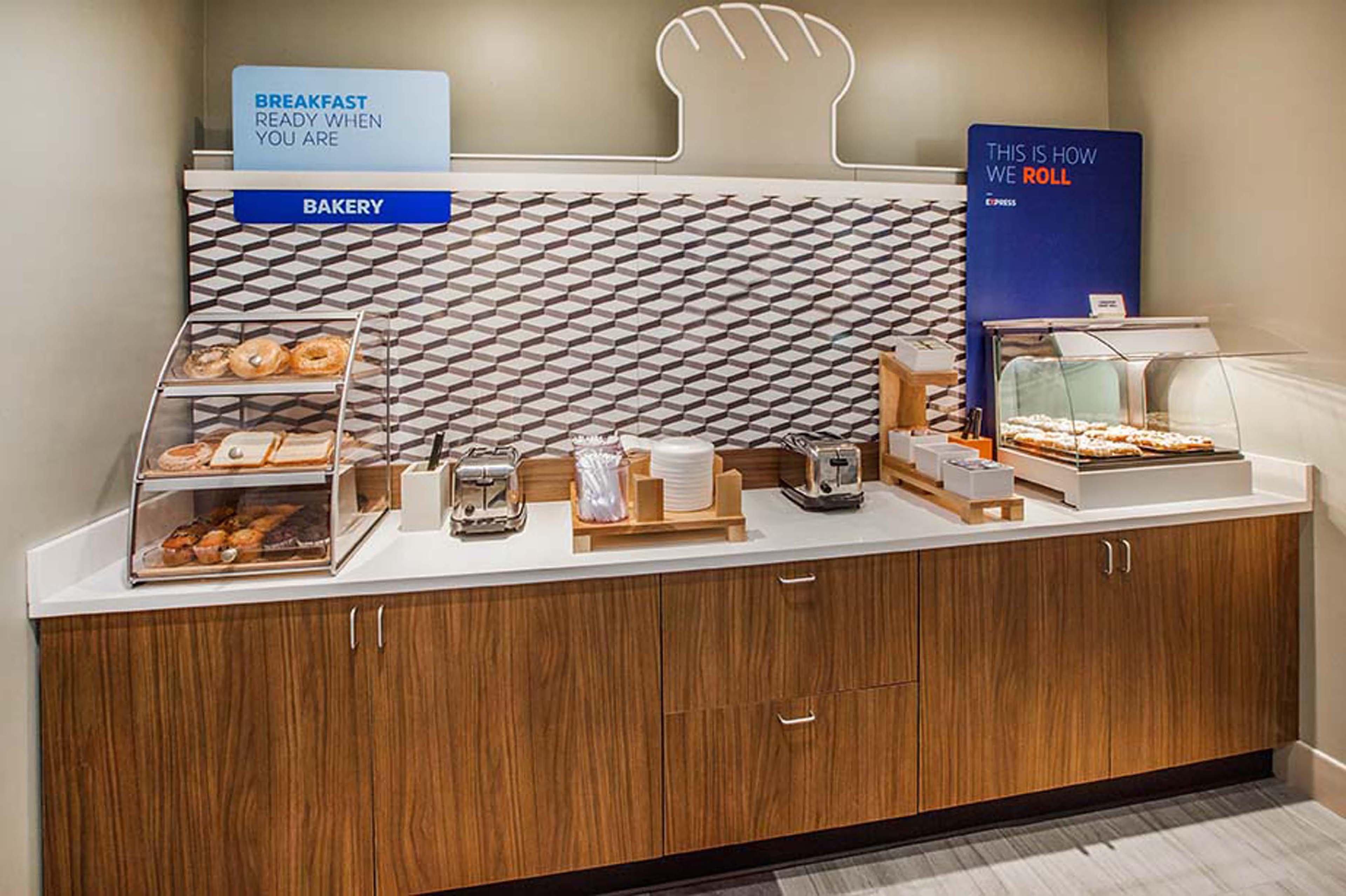 Holiday Inn Express Atlantic City W Pleasantville By Ihg Egg Harbor Township Bagian luar foto